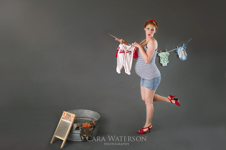 Pinup maternity with red shoes