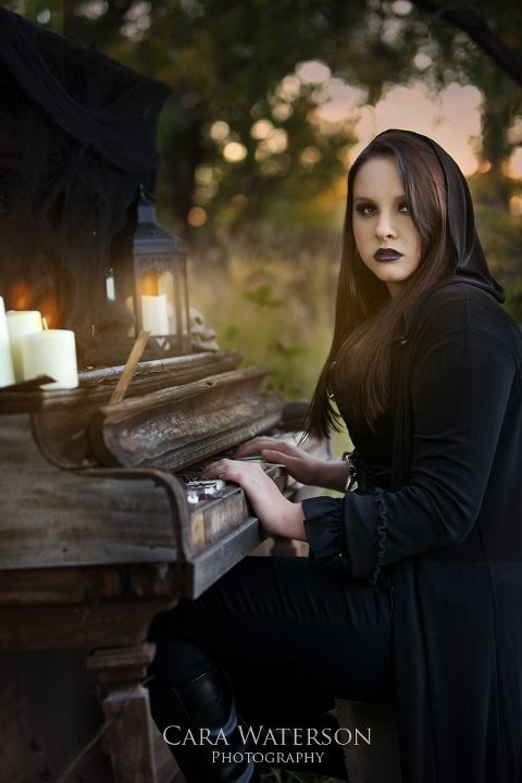 girl and piano